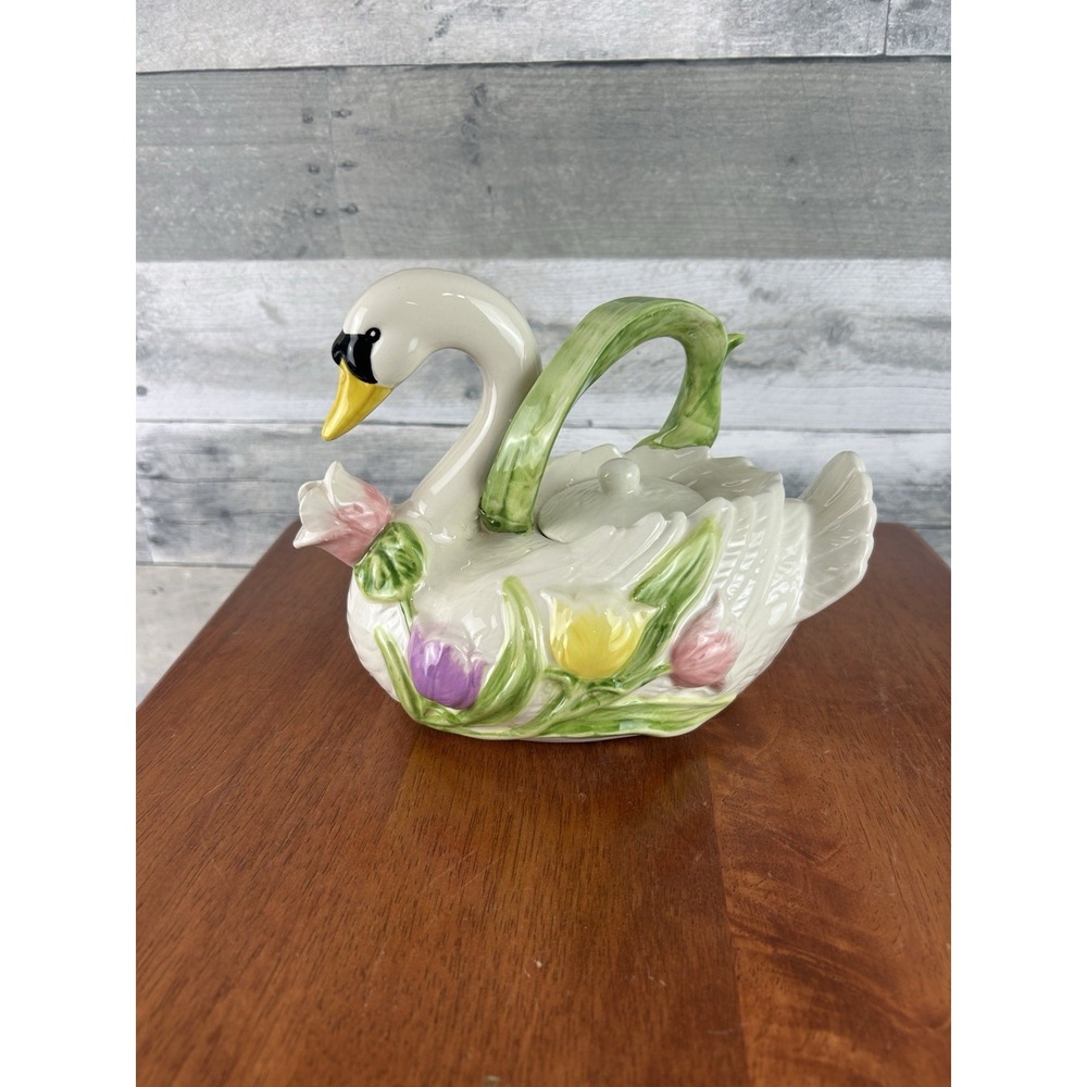 Ceramic White Swan Tea Pot Beautiful